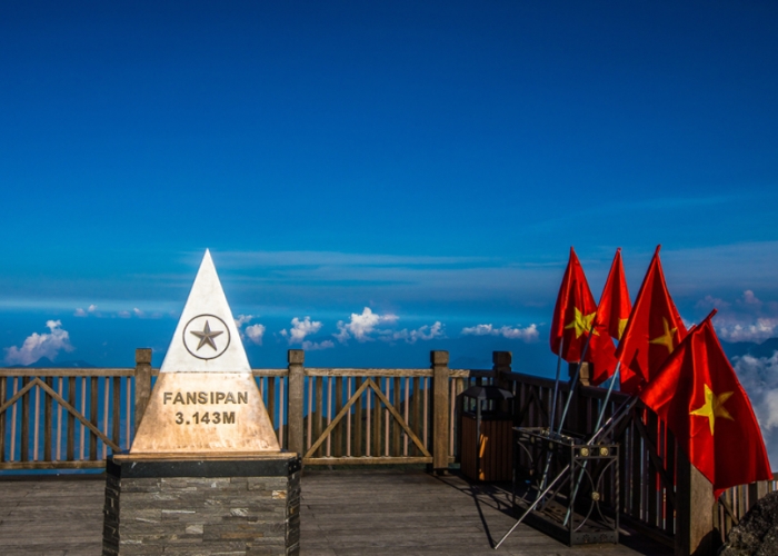 Tour Fansipan còn mang đến những trải nghiệm văn hóa độc đáo