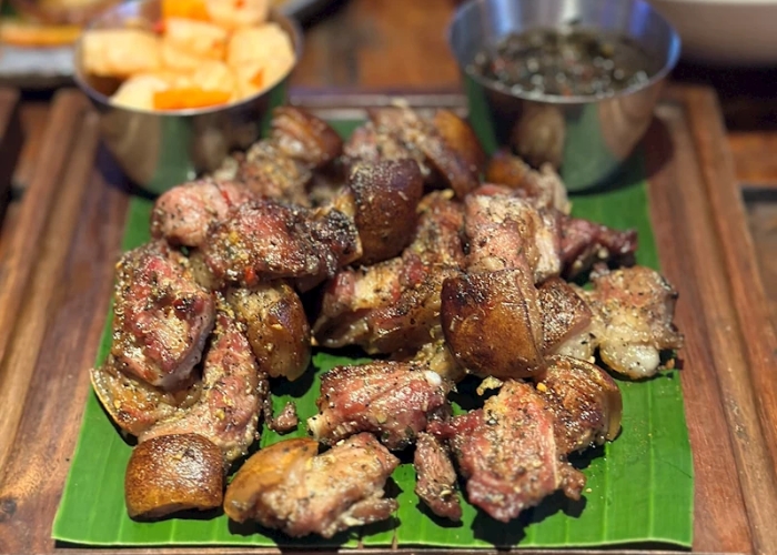 Thịt lợn mán nướng đặc sản không thể bỏ lỡ khi đi tour Hòa Bình Thịt lợn mán nướng đặc sản không thể bỏ lỡ khi đi tour Hòa Bình