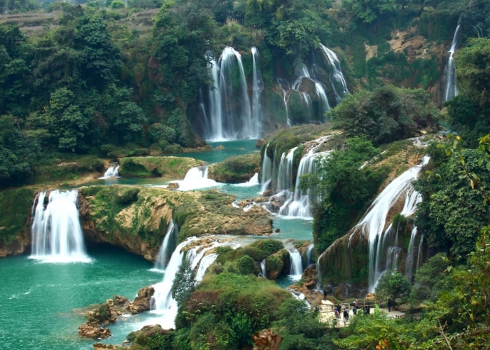 Cửu thác Tú Sơn là một điểm đến hấp dẫn dành cho du khách yêu thích khám phá thiên nhiên khi đi tour Hòa Bình Cửu thác Tú Sơn là một điểm đến hấp dẫn dành cho du khách yêu thích khám phá thiên nhiên khi đi tour Hòa Bình