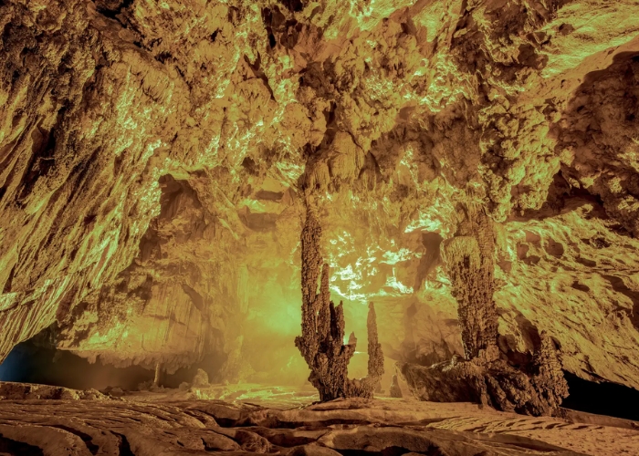 Động Ngườm Ngao kỳ quan thạch nhũ tuyệt đẹp tại thác Bản Giốc