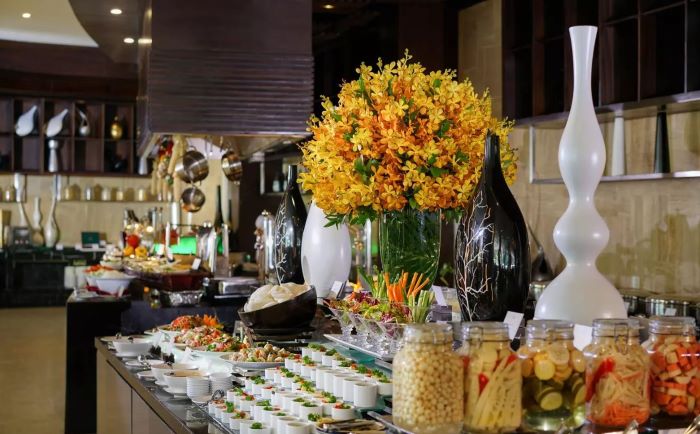 Buffet hấp dẫn với nhiều món ăn đa dạng khác nhau