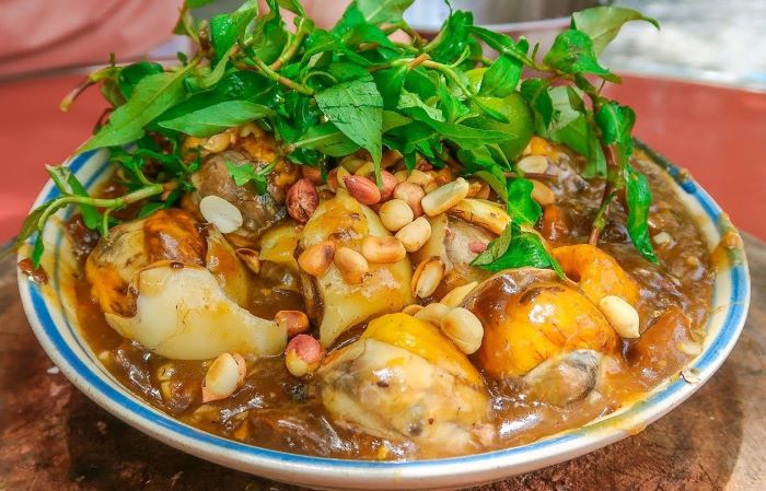 Hột vịt lộn chiên nước mắm hấp dẫn trong tour Ghềnh Ráng Tiên Sa