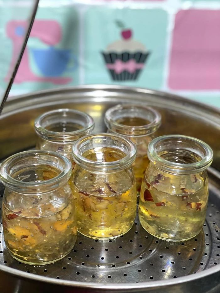 Chế biến món ăn, hũ yến bổ dưỡng từ yến chất lượng