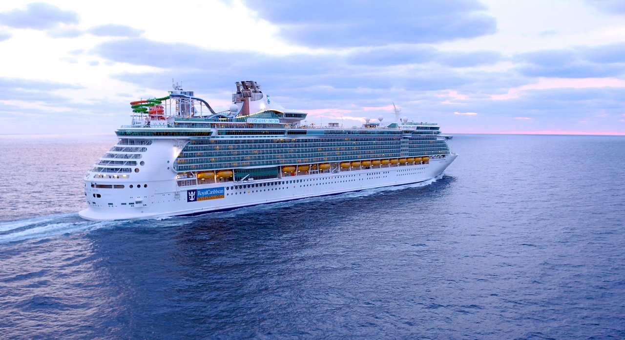 Du thuyền Liberty of the Seas - khung trời lãng mạn của vùng biển Caribe.