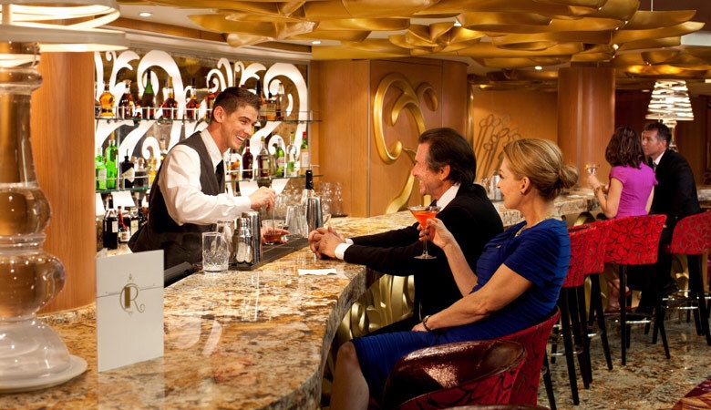 du thuyền Legend of the Seas - Quầy bar với thức uống hảo hạng