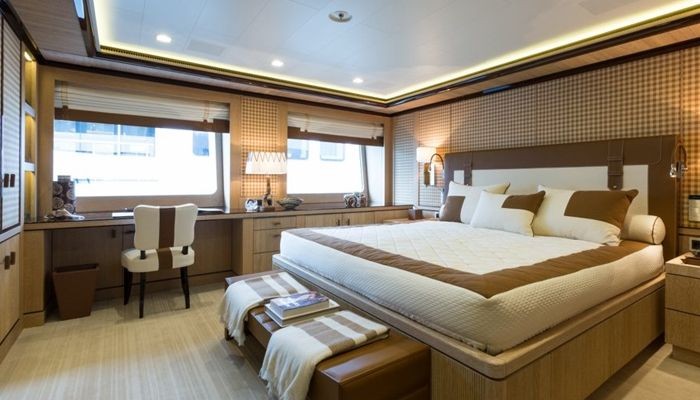 Không gian phòng ngủ trên du thuyền đầy đủ tiện nghi 
