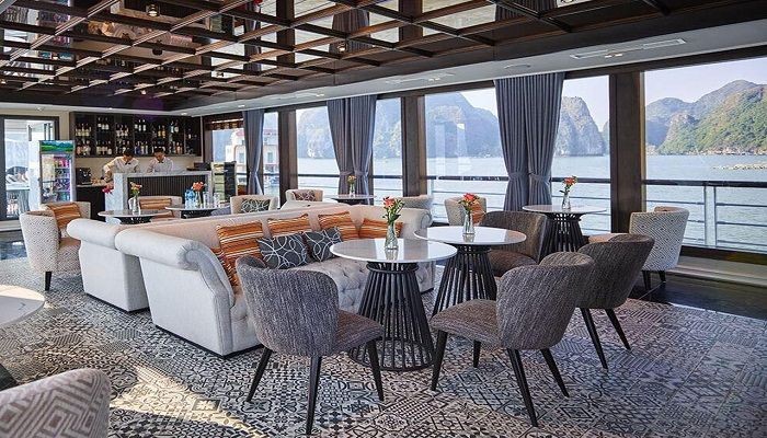Nhà hàng trên du thuyền Jade of River thiết kế sang trọng và rất hiện đại.