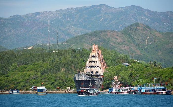 Ngắm những hòn đảo nổi tiếng tại Nha Trang trên du thuyền 5 sao. 
