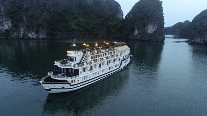 Luxury yacht là chiếc du thuyền sang trọng, mức độ hoàn thiện cao cấp nhất 