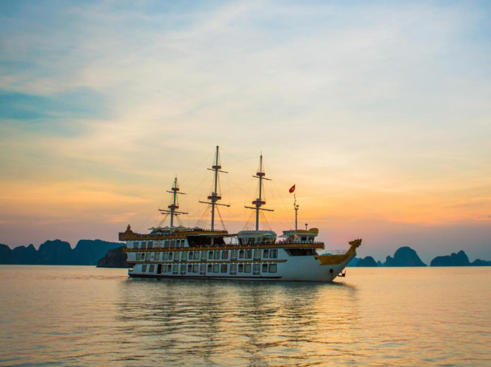 Dragon Legend Cruise kiều diễm trong ánh hoàng hôn - Du thuyền Dragon Legend Cruise