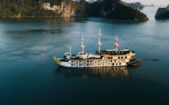 Chiêm ngưỡng vẻ đẹp sang trọng của du thuyền Dragon Legend Cruise - Du thuyền Dragon Legend Cruise