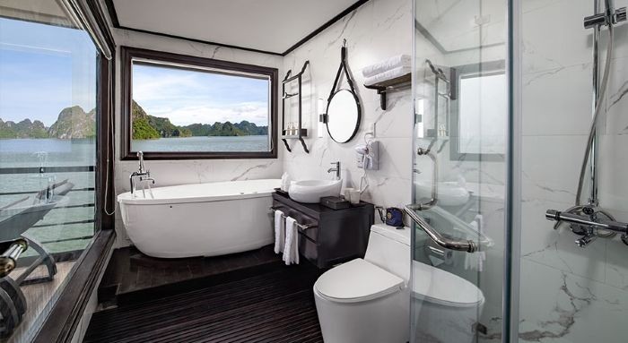 Thiết kế bồn tắm và nội thất theo phong cách hiện đại - du thuyền Santa Maria Halong