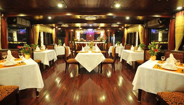 Nhà hàng sang trọng, thoải mái trên du thuyền - Du thuyền Oriental Sails