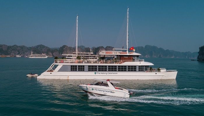 Du lịch giá rẻ chỉ có tại lữ hành Việt Nam - Du thuyền Catamaran