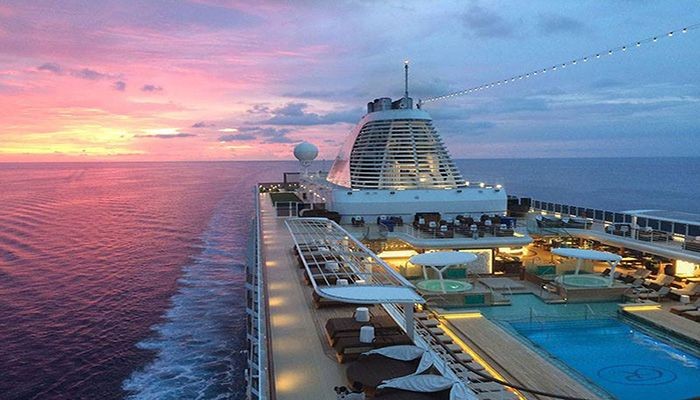 Không gian ngắm cảnh, tắm nắng, bơi lội ngoài trời trên sân thượng  -Du thuyền Splendour of the Seas