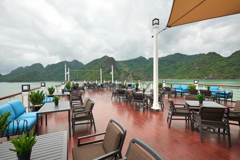 Không gian rộng thoáng trên Du Thuyền Paradise Grand 5*