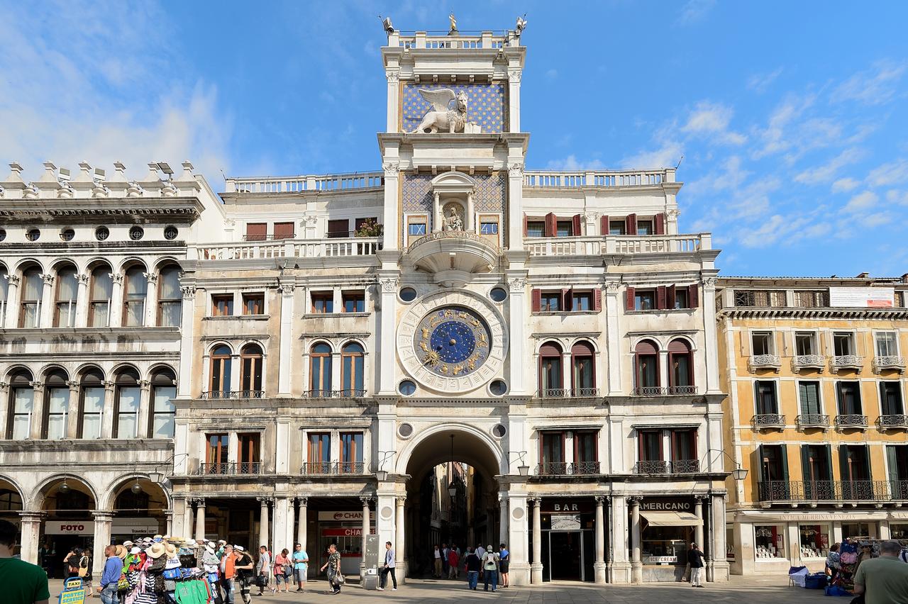 Tháp đồng hồ Torre Dell’ Orologio,