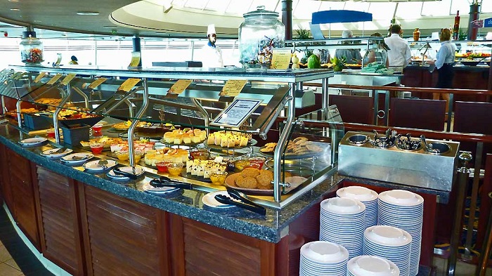 Thưởng thức buffet đẳng cấp trên du thuyền