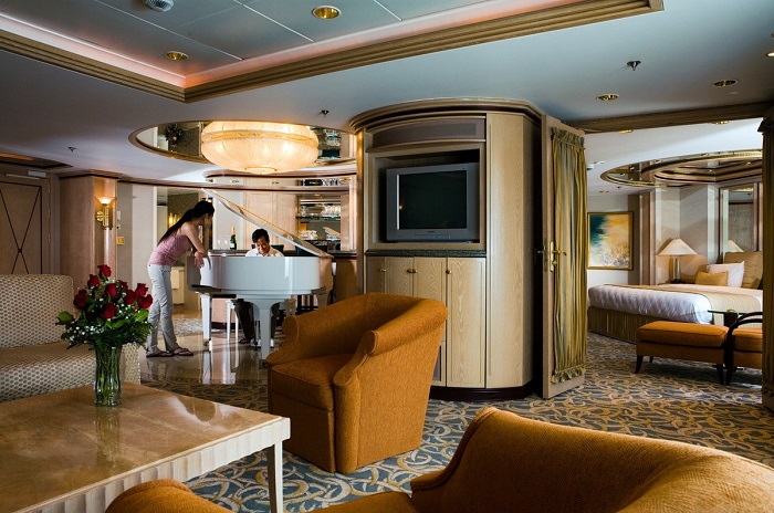 Phòng Royal Suite trên du thuyền
