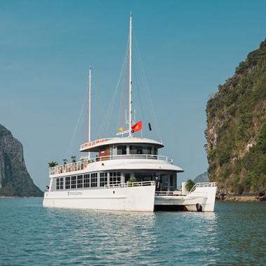 Du thuyền 5* Catamaran 1 Ngày thăm Vịnh Hạ Long