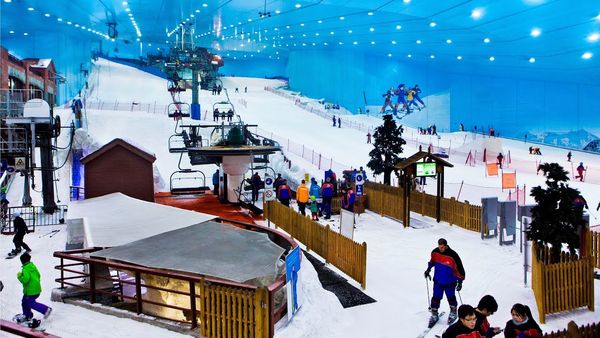 Du lịch dubai có gì - khu trượt tuyết trong nhà quy mô lớn nhất thế giới