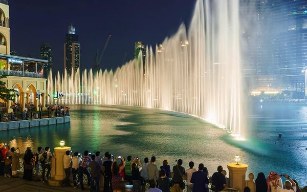 Du lịch dubai có gì Đi du lịch Dubai bạn nên ghé chân tới The Dubai Fountain.