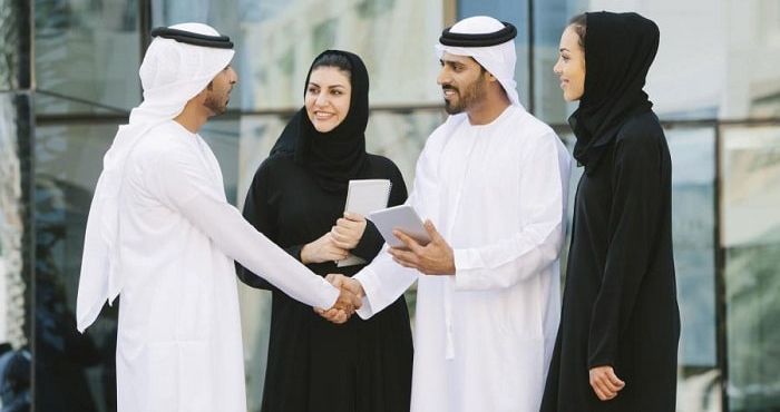 Người Dubai kiêng kỵ bắt tay phụ nữ, trừ khi họ chủ động