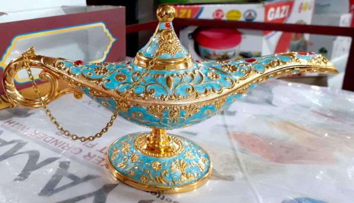 Quà lưu niệm dubai - Đèn thần Aladdin được chạm khắc cầu kỳ, tỉ mỉ
