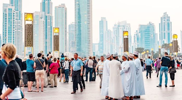 Văn hóa Dubai - Ngoài tiếng Ả Rập, người Dubai còn giao tiếp bằng tiếng Anh