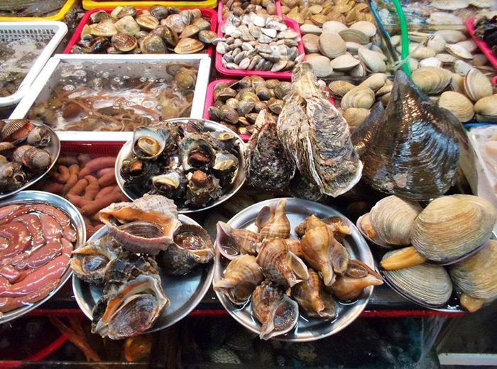 Số lượng hải sản tại chợ Deria vô cùng phong phú, đa dạng