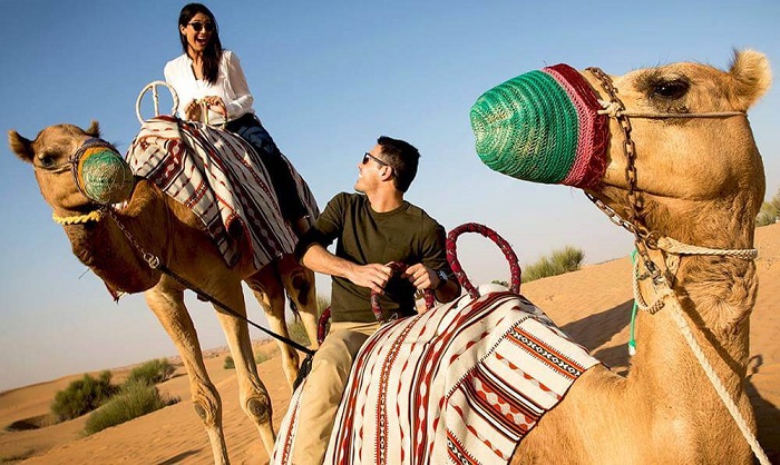 Dạo chơi sa mạc, du lịch Dubai nên mặc gì?
