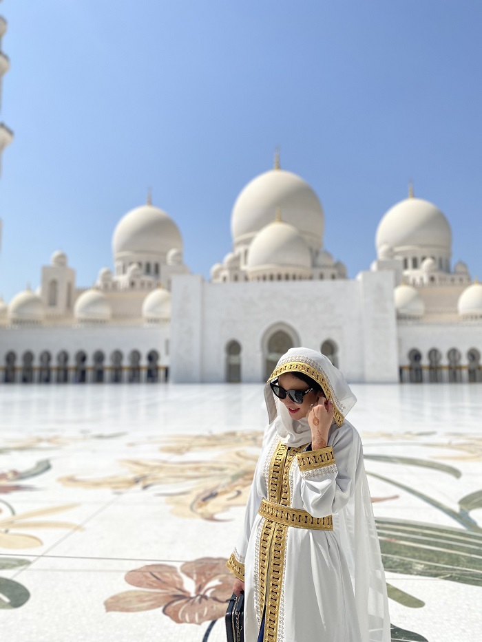 Trang phục khi vào nhà thờ, du lịch Dubai nên mặc gì?