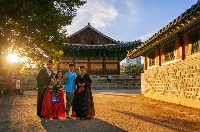 Cung điện ở Hàn Quốc - Đến thăm Deoksugung phải đi theo đoàn