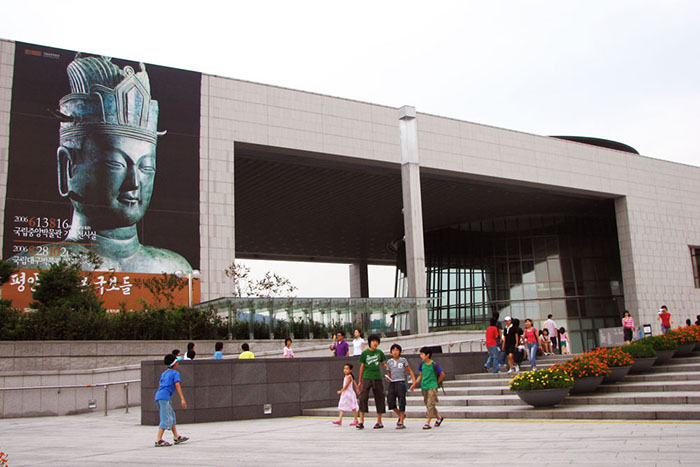 Bảo tàng Quốc gia Hàn Quốc - Cổng trước bảo tàng
