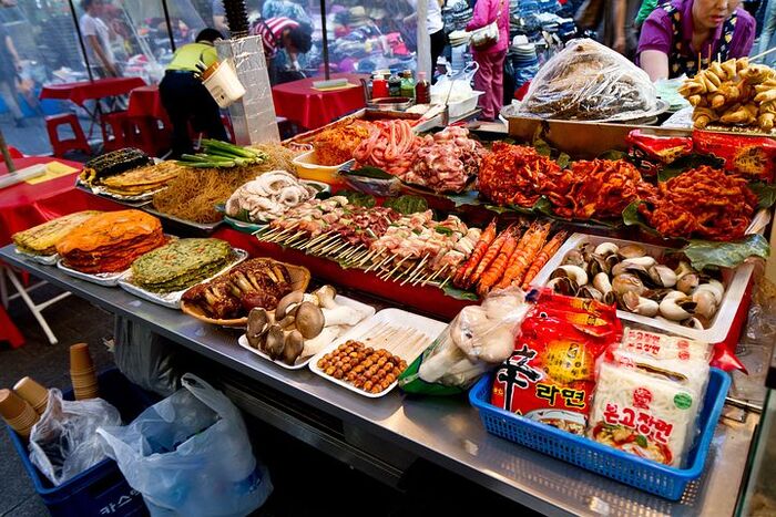 Chợ đêm Seoul - Ghé vào những quán ăn hàng rong để thưởng thức những món ăn nổi tiếng
