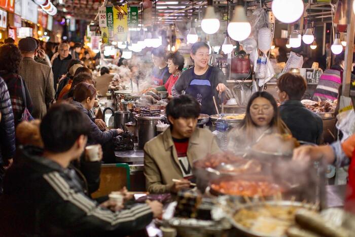 Chợ đêm Seoul - Đồ ăn tại chợ Gwangjang rất ngon và có giá hạt dẻ