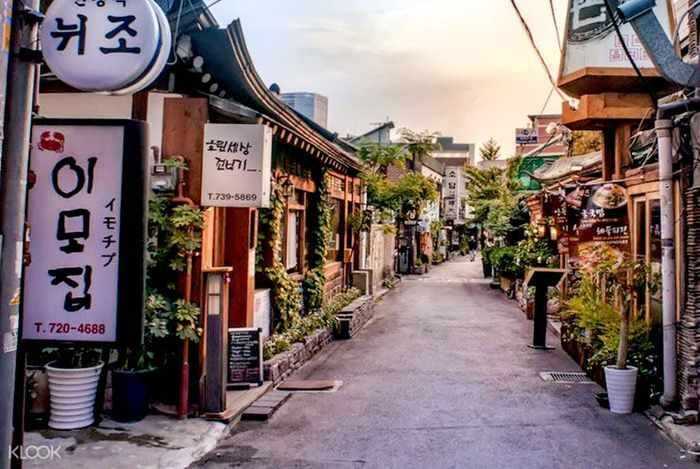 Địa điểm du lịch Seoul - Insadong là con phố cổ “huyền thoại” du lịch nức tiếng xa gần