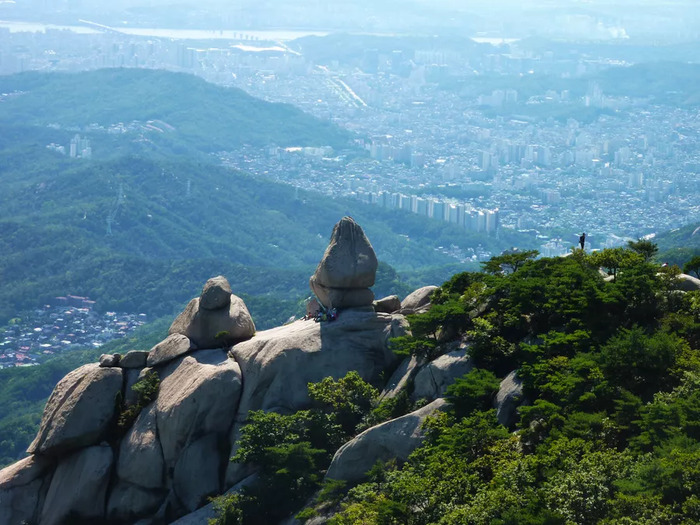 Núi Bukhansan - Toàn cảnh thủ đô Seoul nhìn từ đỉnh núi Bukhansan