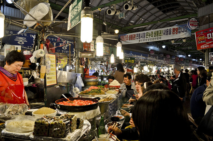 Phố ẩm thực Hàn Quốc - Bạn sẽ tìm thấy nhiều món ăn đường phố Hàn Quốc nổi tiếng tại đây