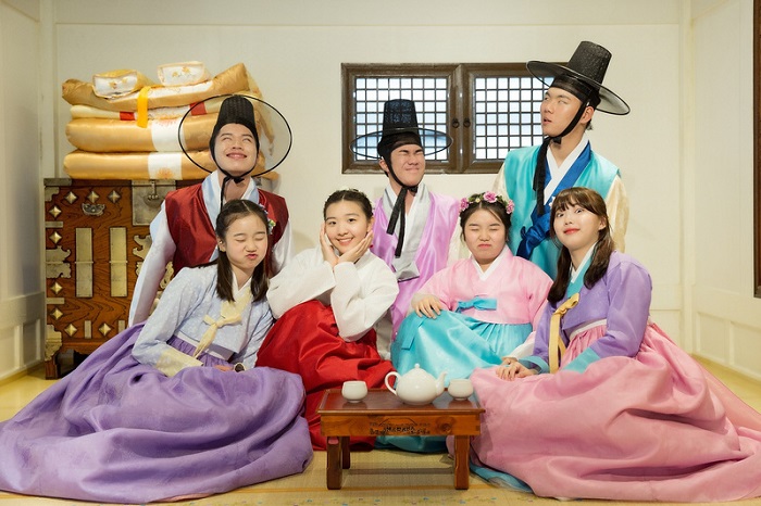 Tháp Namsan Seoul - Trang phục truyền thống hanbook
