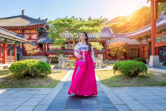 Trang phục du lịch Hàn Quốc mùa hè - Túi xách nhỏ cầm tay
