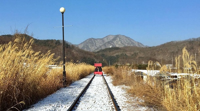 Đường Fe Gangchon Khi du ngoạn Nước Hàn nhập mùa tuyết rơi