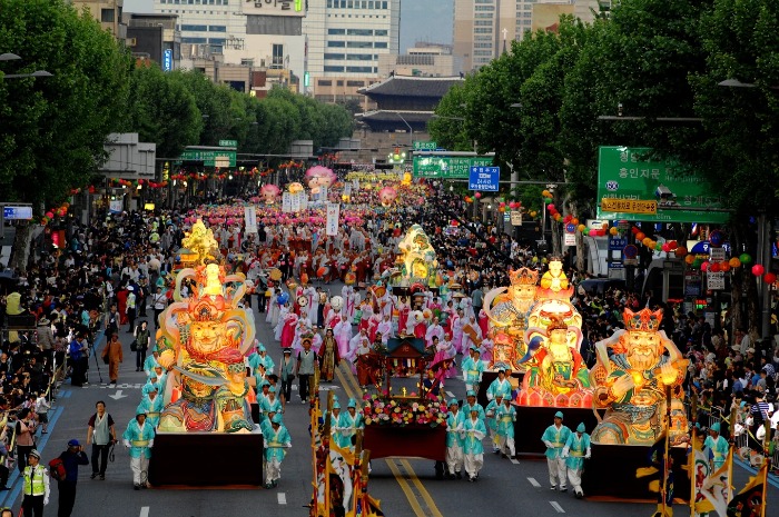 Lễ Phật Đản Hàn Quốc - Một buổi diễu hành đèn lồng trong Lễ Phật Đản Hàn Quốc.