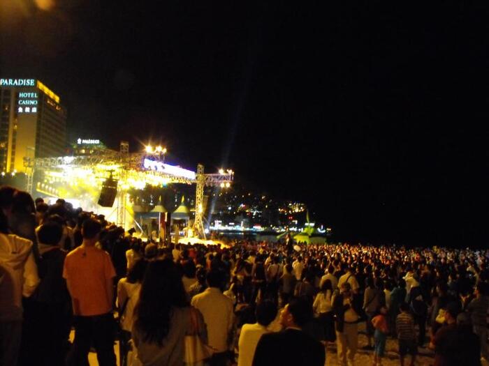 Lễ hội Cát Haeundae - Du khách thưởng thức các buổi trình diễn vào ban đêm