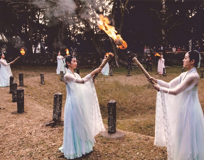 Lễ hội lửa Jeju - Một nghi thức truyền lửa đang được trình diễn