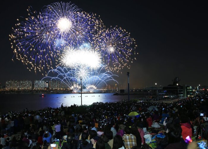 Lễ hội pháo hoa quốc tế Seoul - Lễ hội pháo hoa quốc tế thu hút rất nhiều khách tham gia mỗi năm