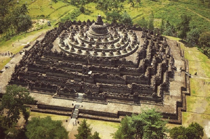 Đền ở Indonesia - Đền Borobudur nhìn từ trên cao