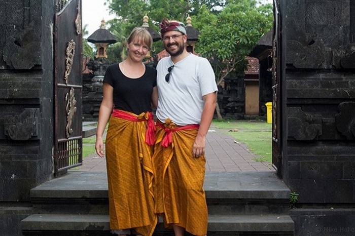 Cẩm nang du lịch bali - Trang phục vào đền chùa