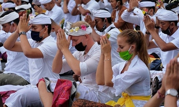 Cẩm nang du lịch bali - Nghi thức xã giao ở Bali