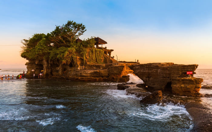 Địa điểm du lịch Bali - Đền Tanah Lot linh thiêng với lối kiến trúc độc đáo